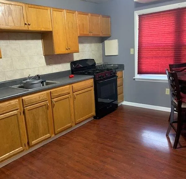 8401 Pioneer Dr — Photo 4