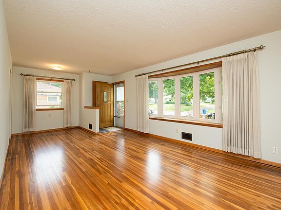 4th image of 671 58th Ave NE