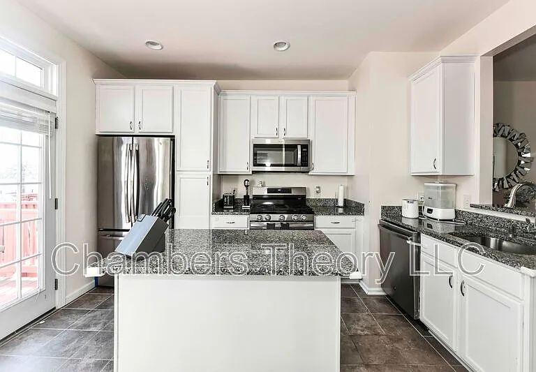 6955 Cromarty Dr — Photo 13