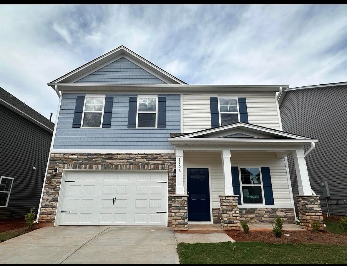 1102 Silverbend Trl — Photo 1