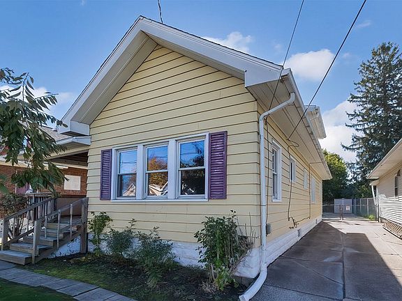 3rd image of 1211 W 31st St