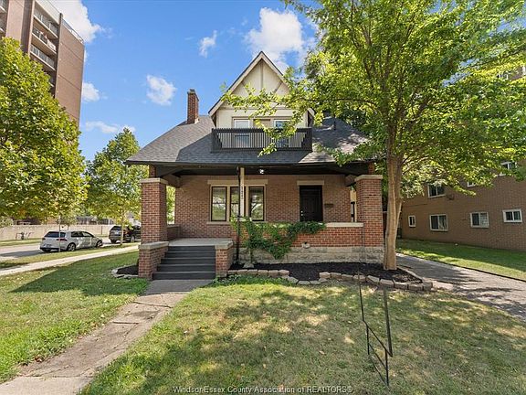 3rd image of 1423 Riverside Dr W