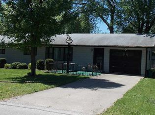 633 S 6th St, Mitchell, IN 47446