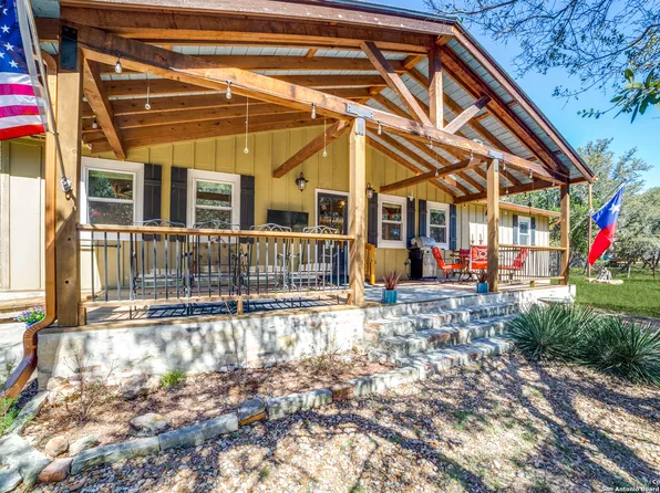 954 Lakeside, Lakehills, TX 78063