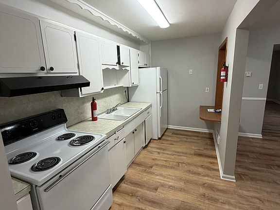 3rd image of 321-325 Idlewylde Dr