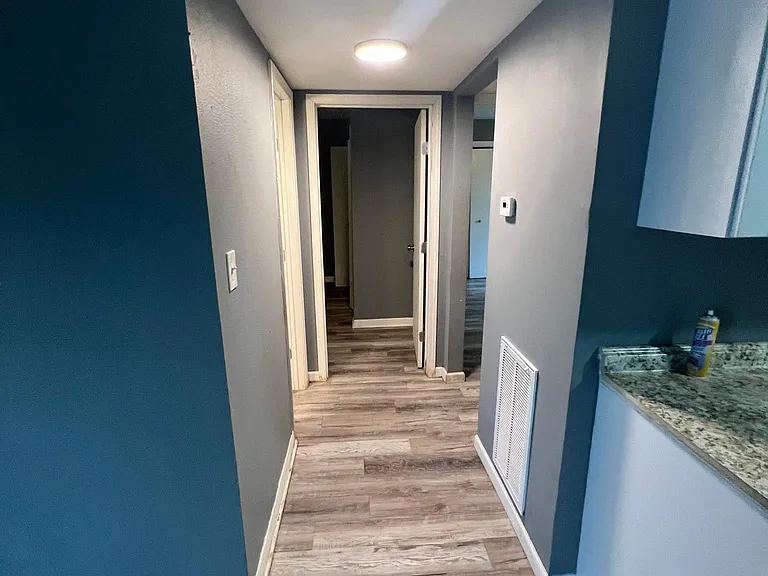 527 E Caney St #M — Photo 9