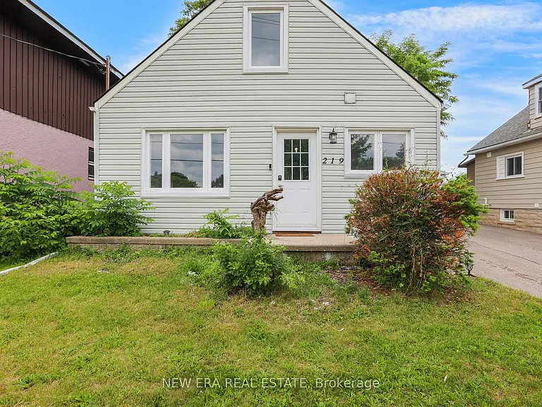 219 Lancaster St W — Photo 1
