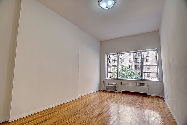 1st image of 44 W 72nd St APT 4D