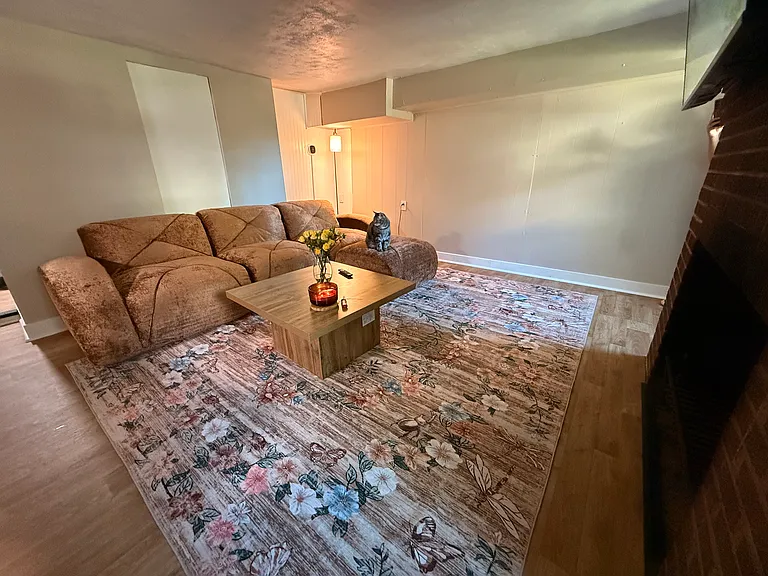 112 2nd Ave NW #C — Photo 7
