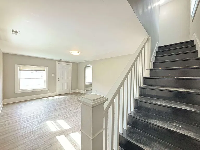 30-32 Lagonda Ave — Photo 49