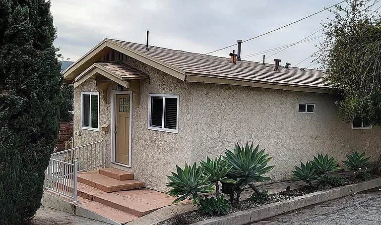 3 bed, 920 sqft, $3,500 — Photo 1