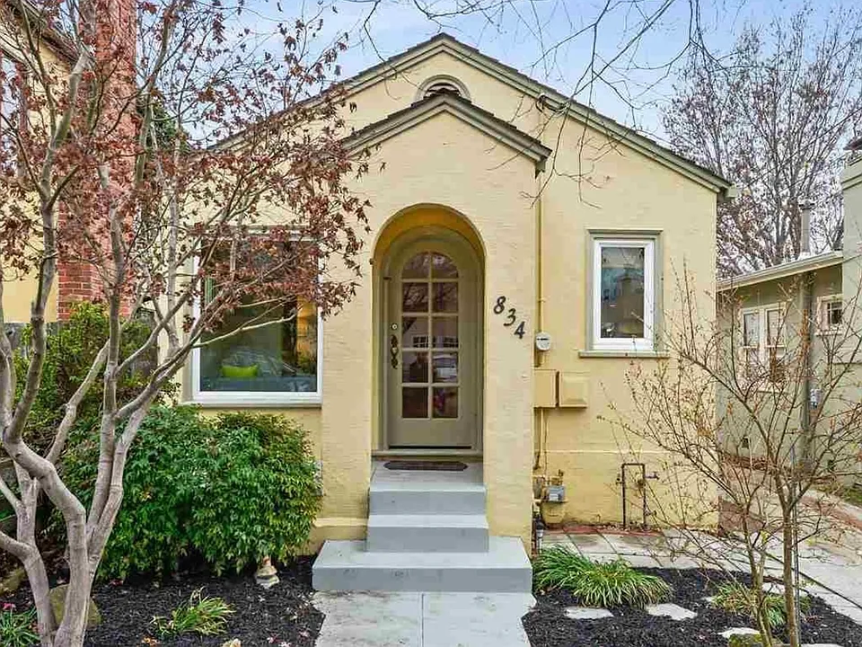 834 Ramona Ave