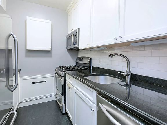 3rd image of 1025 5th Ave #4ES