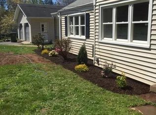 97 Willowbrook Rd, Cromwell, CT 06416