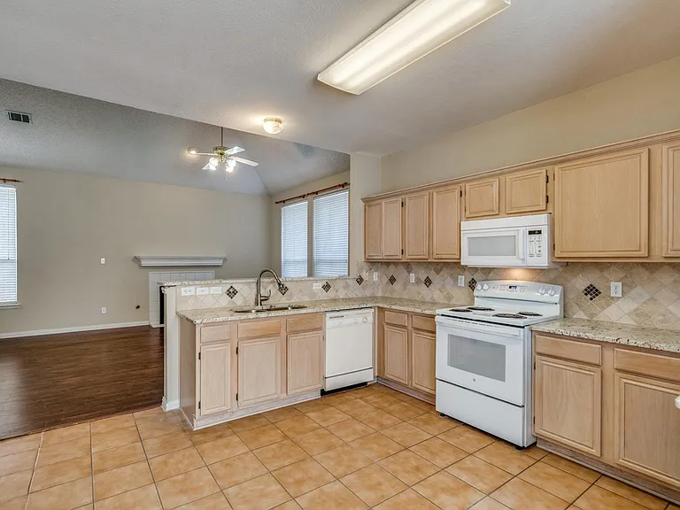 3949 Windford Dr — Photo 10