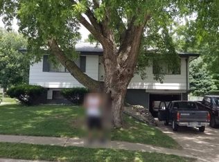 9024 Valley View Dr, La Vista, NE 68128