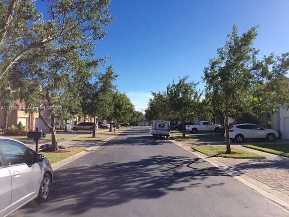 4th image of 1211 NE 37th Ave