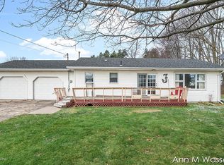 7671 N Sheridan Rd, Edmore, MI 48829