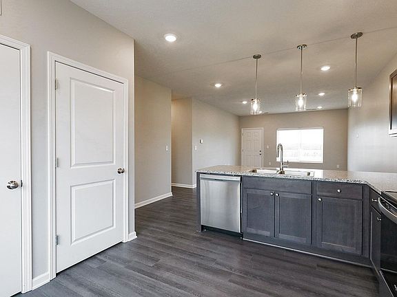 4th image of 2960 S Coddington Ave #3X1
