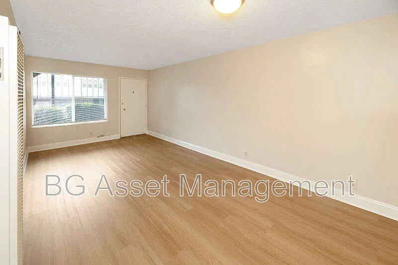 2 bed, 1.0 bath, $2,375 — Photo 4