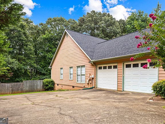 4th image of 124 Foxdale Dr