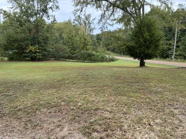 2765 Birdsong Rd, Camden, TN 38320