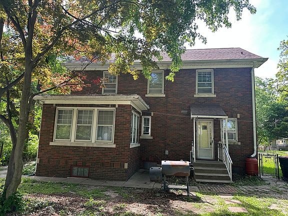 2nd image of 1418 N Sheridan Rd