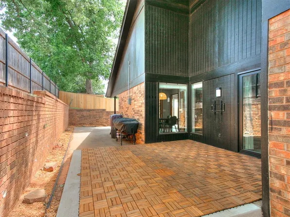 912 Stonehenge Dr, Edmond, OK 73034