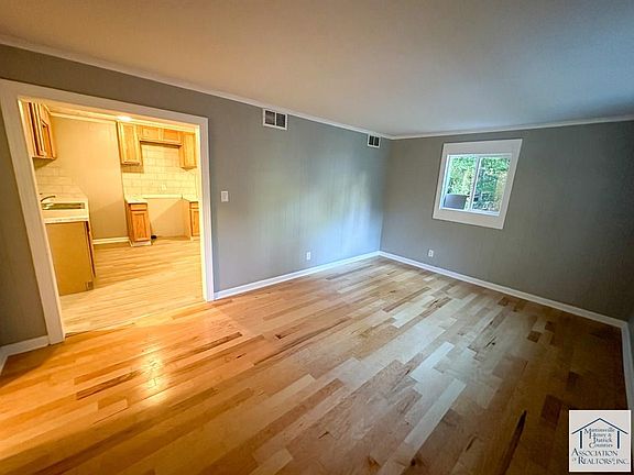 2nd image of 800 1st St