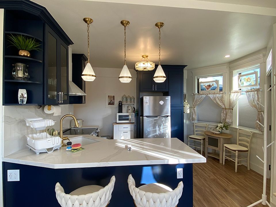 1st image of 910 4th St #4