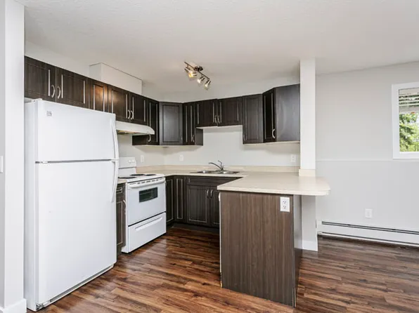 2000 Saddleback Rd NW, Edmonton, AB T6J 4S4