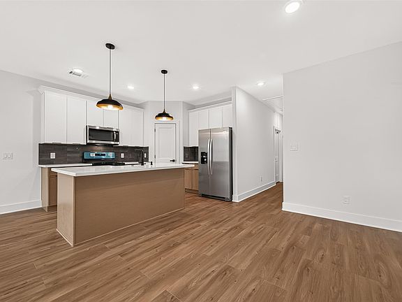 3rd image of 3815 Lydia St
