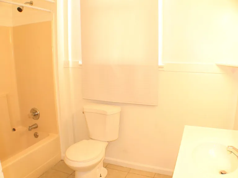 1073 Hillyer Ave — Photo 11