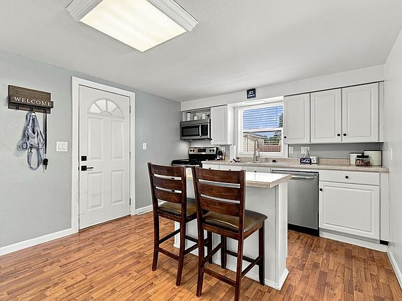 3rd image of 1015 Kane St