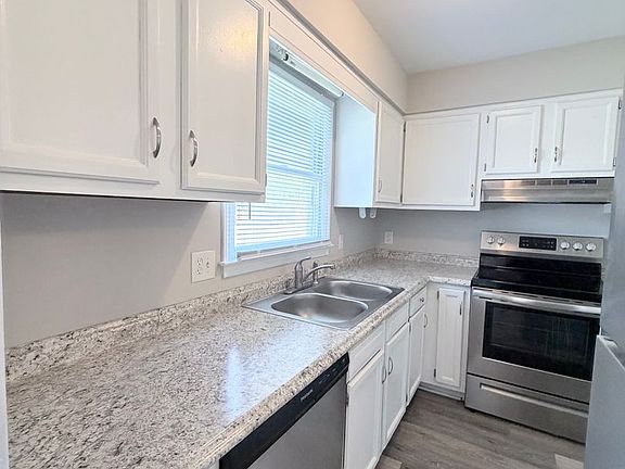 5th image of 2422 Moran St