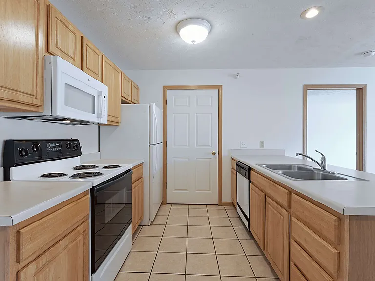 Park Ridge Apartments — Photo 39