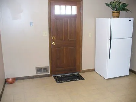 857 N Pine St — Photo 8