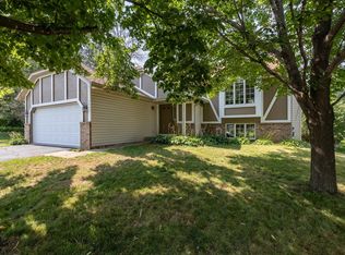 9080 Juneau Dr, Woodbury, MN 55125