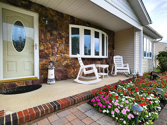 4th image of 172 Northumberland Drive
