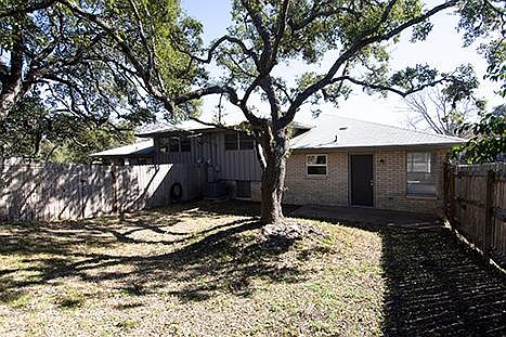 5th image of 900 Redbud Ln #A