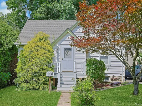 65 Laurel Place, Thornwood, NY 10594