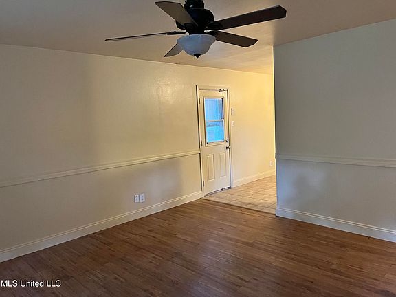 3rd image of 2406 Redwood Ave