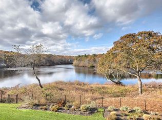 20 Beaver Lake Ct, Westhampton, NY 11977