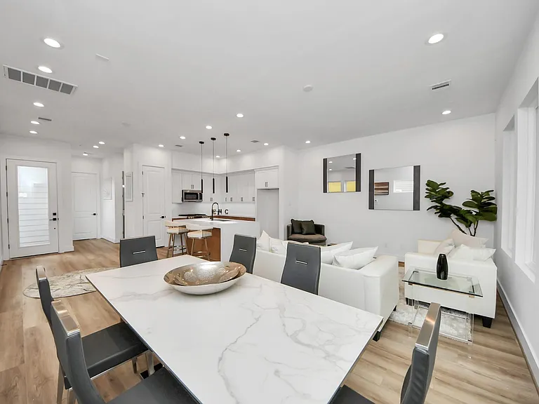505 Middle St — Photo 12