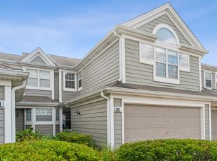 302 Woodstone Cir, Buffalo Grove, IL 60089