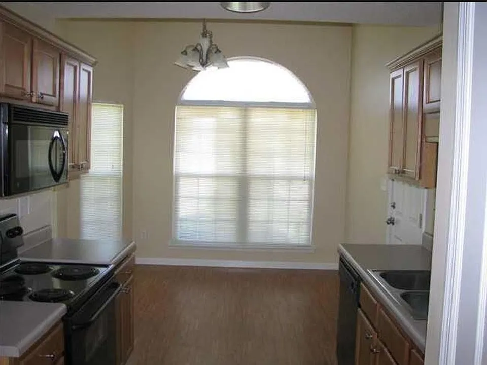 106 Glen Hollow Ln