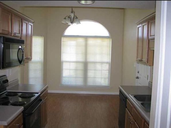 106 Glen Hollow Ln
