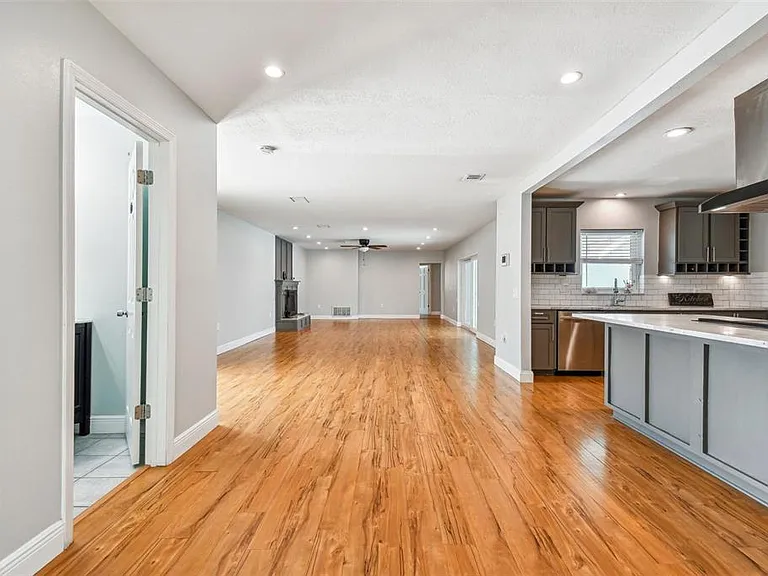 1302 Brandonwood Dr — Photo 12