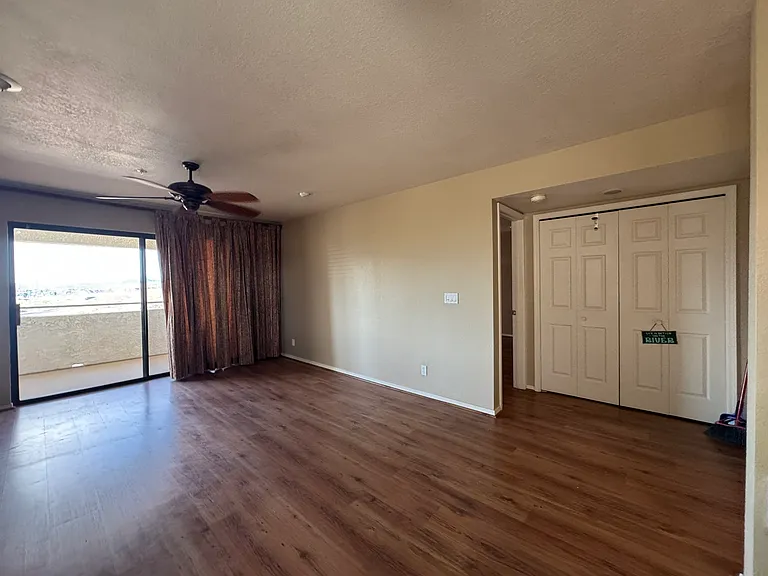 2022 Merrill Ln #6D — Photo 34
