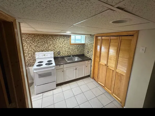 207 Dunnell Ave #1B, Pawtucket, RI 02860